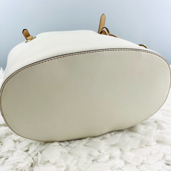 Michael Kors Jet Set Bucket Tote Bag - Picture 7 of 16